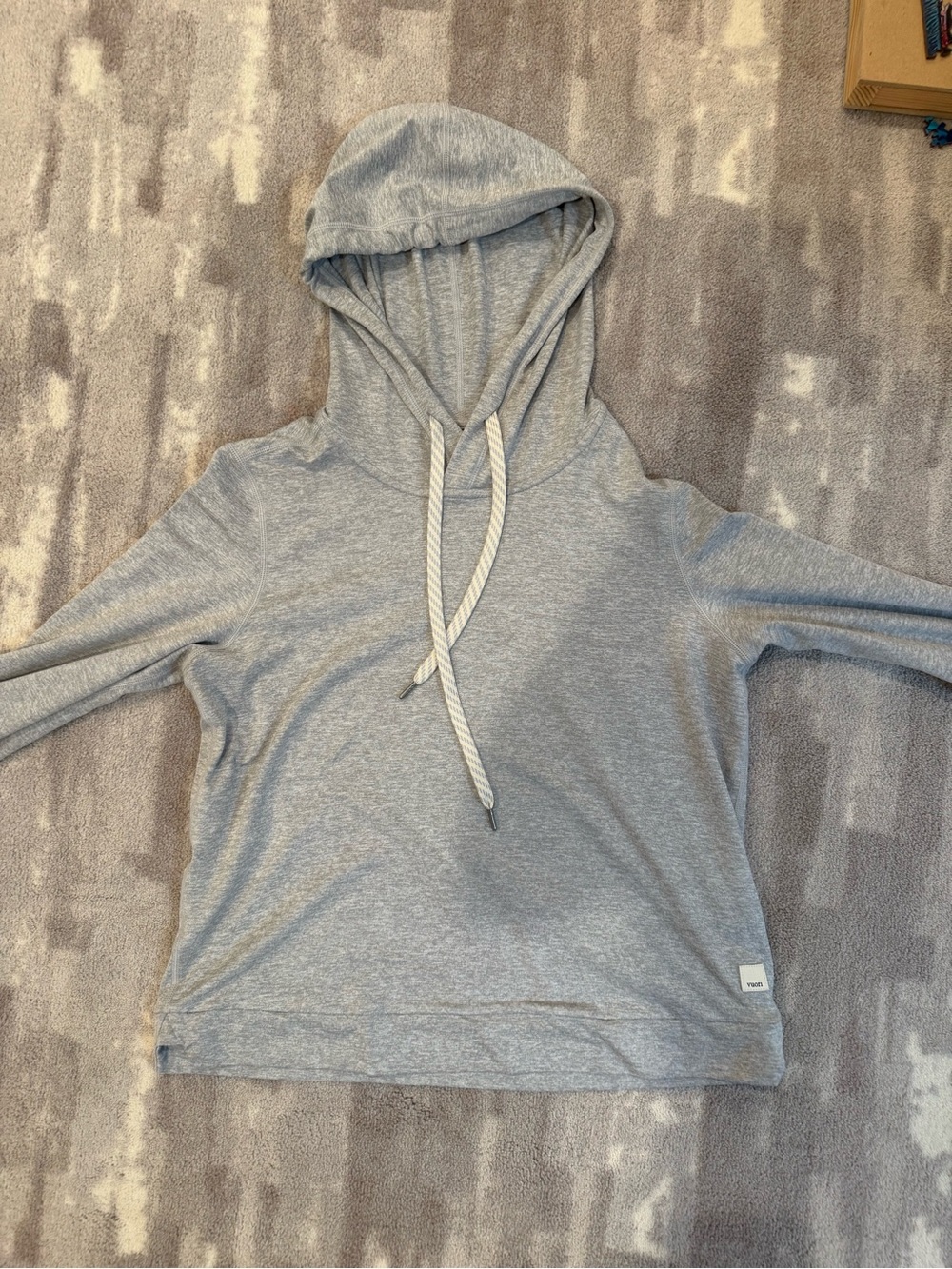 Vuori size xs Light Gray Hooded Pullover Sweatshirt